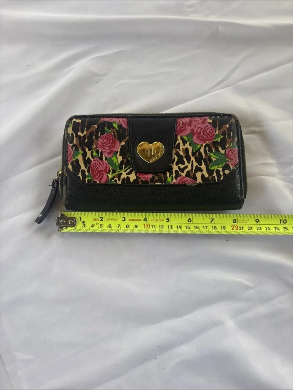 Betsy Johnson Full Zip Wallet Clutch Wristlet Black Leather Gold Roses Cheetah